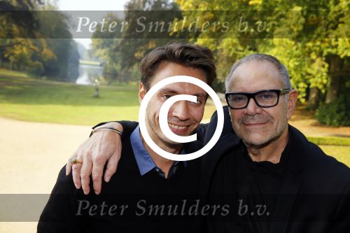 Baarn 4 oktober 2015
Presentatie boek Belinda Meuldijk in kasteel Groeneveld.
Aanwezig Thierry Duval Rob de Nijs Henriette de Nijs Julis Joshi en Robert.
Willeke Alberti krijgt het eerste boek.