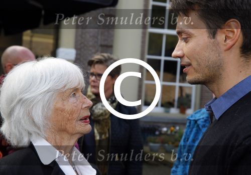Baarn 4 oktober 2015
Presentatie boek Belinda Meuldijk in kasteel Groeneveld.
Aanwezig Thierry Duval Rob de Nijs Henriette de Nijs Julis Joshi en Robert.
Willeke Alberti krijgt het eerste boek. Robert met zijn oma