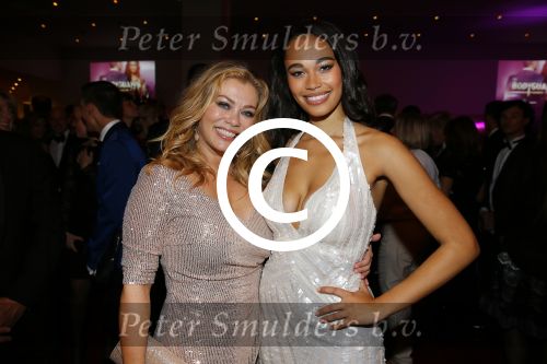 Utrecht 27 september 2015
Premiere the bodyguard met oa Romy Monteiro Mark v Eeuwen  Carolina Dijkhuizen en Patrick Martens. Romy met moeder Antje