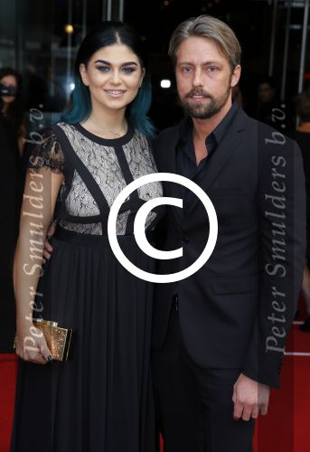 Utrecht 27 september 2015
Premiere the bodyguard met oa Romy Monteiro Mark v Eeuwen  Carolina Dijkhuizen en Patrick Martens. Roxeanne Hazes met vriend Nick v Delft
