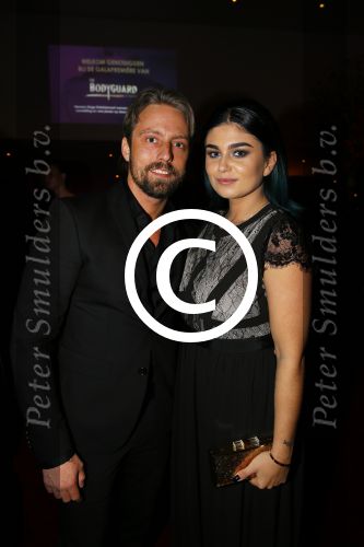 Utrecht 27 september 2015
Premiere the bodyguard met oa Romy Monteiro Mark v Eeuwen  Carolina Dijkhuizen en Patrick Martens. Roxeanne Hazes met vriend Nick v Delft