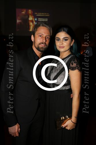 Utrecht 27 september 2015
Premiere the bodyguard met oa Romy Monteiro Mark v Eeuwen  Carolina Dijkhuizen en Patrick Martens. Roxeanne Hazes met vriend Nick v Delft