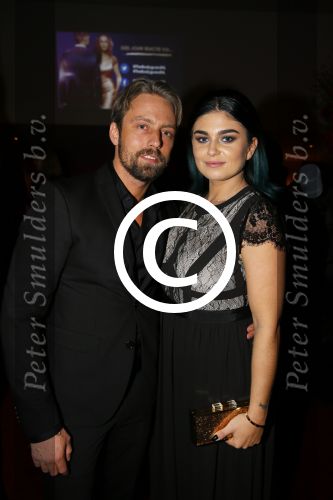 Utrecht 27 september 2015
Premiere the bodyguard met oa Romy Monteiro Mark v Eeuwen  Carolina Dijkhuizen en Patrick Martens. Roxeanne Hazes met vriend Nick v Delft