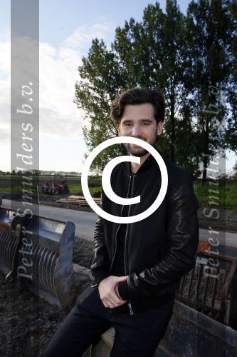 Haarzuilens 27 september 2015
Aktie om bomen te planten gepresenteerd door Beau v Erven Dorens en Angela Groothuizen.
oa Evelyn Struik Trijntje OOsterhuis Nick & Simon Marjan Berk Tineke Schouten Ruud Feltkamp en inge Ipenburg werken mee.