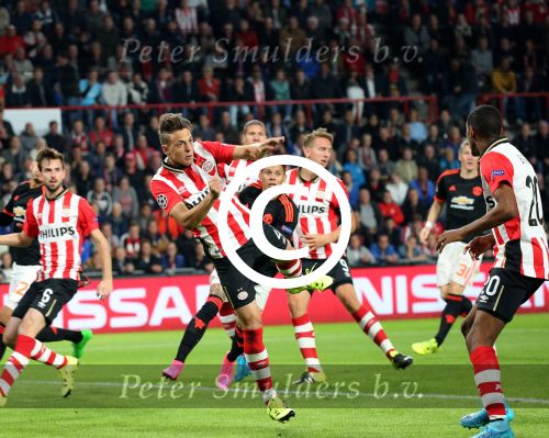 Eindhoven, 15 September 2015
CL 2015/2016
Eerste wedstrijd PSV-Manchester United, eindstand 2-1
Santiago Arias in duel met Ashley Young
