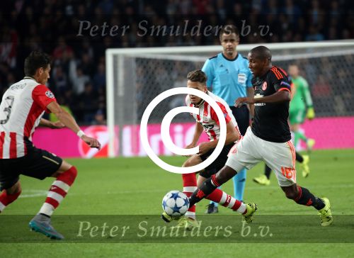 Eindhoven, 15 September 2015
CL 2015/2016
Eerste wedstrijd PSV-Manchester United, eindstand 2-1
Santiago Arias in duel met Ashley Young
