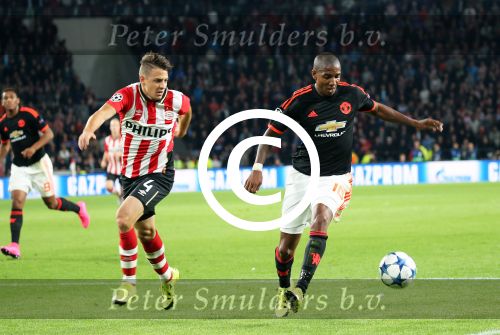 Eindhoven, 15 September 2015
CL 2015/2016
Eerste wedstrijd PSV-Manchester United, eindstand 2-1
Santiago Arias in duel met Ashley Young