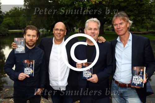 Amsterdam, 21 September 2015
Perspresentatie Bureau Raampoort
met Thomas Acda en Tim Haars, verder op de foto schrijver Simon de Waal