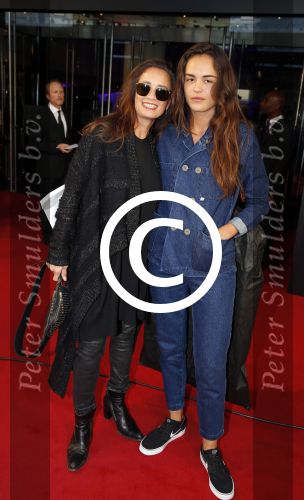 Utrecht 2 oktober 2015
Uitreiking van de gouden kalveren in het beatrix theater.
Suzanne Klemann en dochter Uma Lee