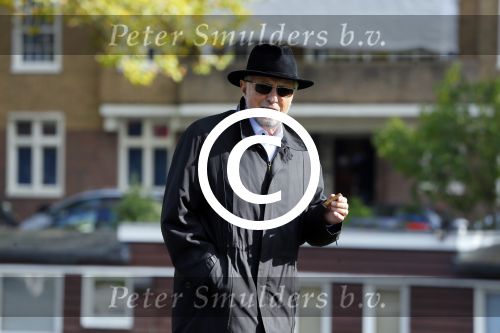 Amsterdam 9 oktober 2015 
Theo Heuft met zijn sigaar op straat