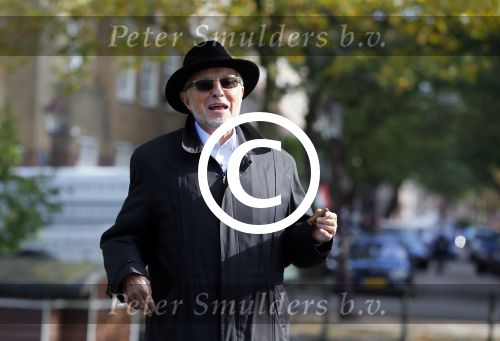 Amsterdam 9 oktober 2015 
Theo Heuft met zijn sigaar op straat