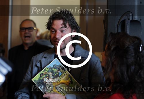 Baarn 4 oktober 2015
Presentatie boek Belinda Meuldijk in kasteel Groeneveld.
Aanwezig Thierry Duval Rob de Nijs Henriette de Nijs Julis Joshi en Robert.
Willeke Alberti krijgt het eerste boek.