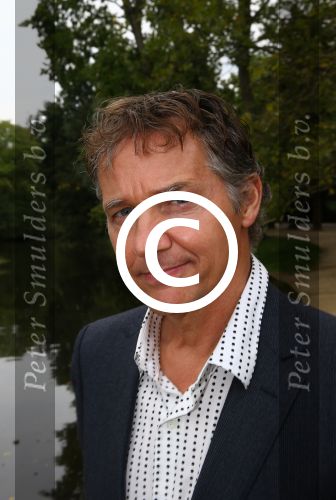 Amsterdam, 21 September 2015
Perspresentatie Dokter Tinus  Dr. Tinus
Thom Hoffman