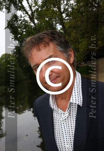 Amsterdam, 21 September 2015
Perspresentatie Dokter Tinus  Dr. Tinus
Thom Hoffman