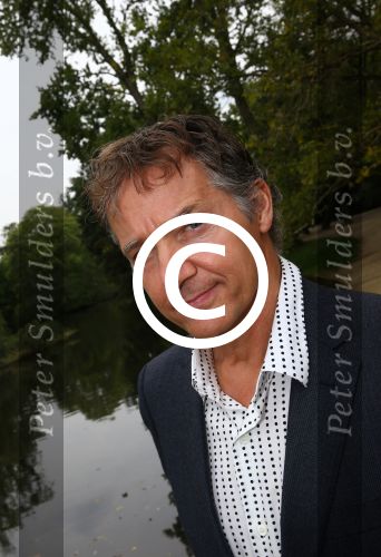 Amsterdam, 21 September 2015
Perspresentatie Dokter Tinus  Dr. Tinus
Thom Hoffman