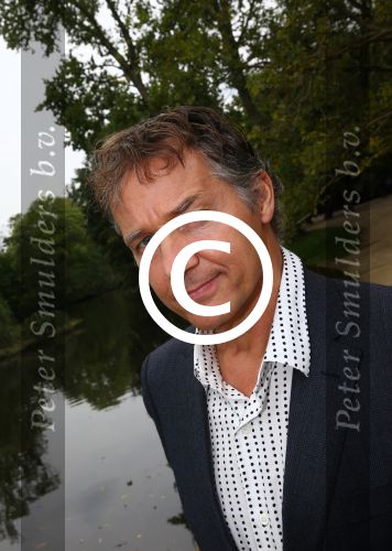 Amsterdam, 21 September 2015
Perspresentatie Dokter Tinus  Dr. Tinus
Thom Hoffman