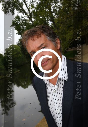 Amsterdam, 21 September 2015
Perspresentatie Dokter Tinus  Dr. Tinus
Thom Hoffman