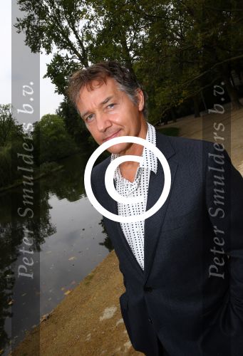 Amsterdam, 21 September 2015
Perspresentatie Dokter Tinus  Dr. Tinus
Thom Hoffman