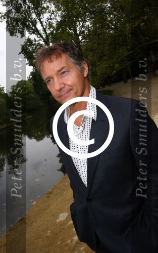 Amsterdam, 21 September 2015
Perspresentatie Dokter Tinus  Dr. Tinus
Thom Hoffman