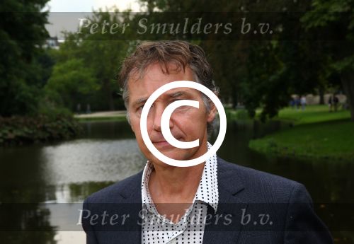 Amsterdam, 21 September 2015
Perspresentatie Dokter Tinus  Dr. Tinus
Thom Hoffman