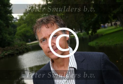 Amsterdam, 21 September 2015
Perspresentatie Dokter Tinus  Dr. Tinus
Thom Hoffman