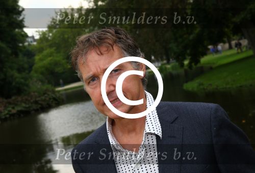 Amsterdam, 21 September 2015
Perspresentatie Dokter Tinus  Dr. Tinus
Thom Hoffman