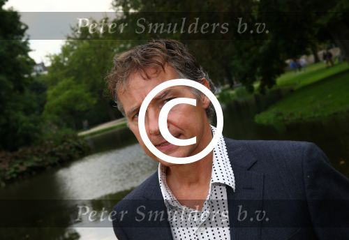 Amsterdam, 21 September 2015
Perspresentatie Dokter Tinus  Dr. Tinus
Thom Hoffman