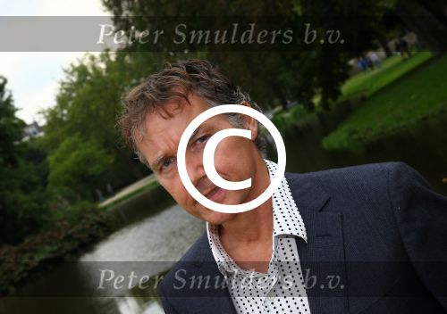 Amsterdam, 21 September 2015
Perspresentatie Dokter Tinus  Dr. Tinus
Thom Hoffman
