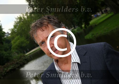 Amsterdam, 21 September 2015
Perspresentatie Dokter Tinus  Dr. Tinus
Thom Hoffman