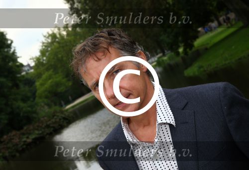 Amsterdam, 21 September 2015
Perspresentatie Dokter Tinus  Dr. Tinus
Thom Hoffman