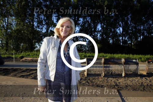 Haarzuilens 27 september 2015
Aktie om bomen te planten gepresenteerd door Beau v Erven Dorens en Angela Groothuizen.
oa Evelyn Struik Trijntje OOsterhuis Nick & Simon Marjan Berk Tineke Schouten Ruud Feltkamp en inge Ipenburg werken mee.