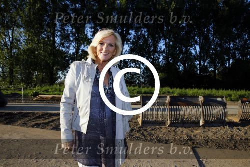 Haarzuilens 27 september 2015
Aktie om bomen te planten gepresenteerd door Beau v Erven Dorens en Angela Groothuizen.
oa Evelyn Struik Trijntje OOsterhuis Nick & Simon Marjan Berk Tineke Schouten Ruud Feltkamp en inge Ipenburg werken mee.