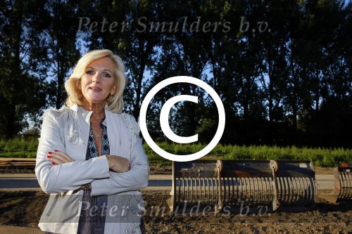 Haarzuilens 27 september 2015
Aktie om bomen te planten gepresenteerd door Beau v Erven Dorens en Angela Groothuizen.
oa Evelyn Struik Trijntje OOsterhuis Nick & Simon Marjan Berk Tineke Schouten Ruud Feltkamp en inge Ipenburg werken mee.