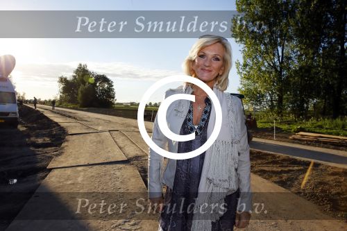 Haarzuilens 27 september 2015
Aktie om bomen te planten gepresenteerd door Beau v Erven Dorens en Angela Groothuizen.
oa Evelyn Struik Trijntje OOsterhuis Nick & Simon Marjan Berk Tineke Schouten Ruud Feltkamp en inge Ipenburg werken mee.