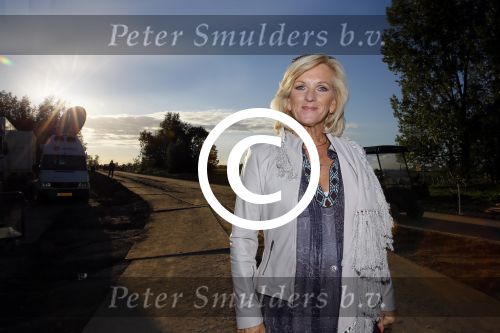 Haarzuilens 27 september 2015
Aktie om bomen te planten gepresenteerd door Beau v Erven Dorens en Angela Groothuizen.
oa Evelyn Struik Trijntje OOsterhuis Nick & Simon Marjan Berk Tineke Schouten Ruud Feltkamp en inge Ipenburg werken mee.