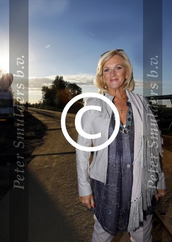 Haarzuilens 27 september 2015
Aktie om bomen te planten gepresenteerd door Beau v Erven Dorens en Angela Groothuizen.
oa Evelyn Struik Trijntje OOsterhuis Nick & Simon Marjan Berk Tineke Schouten Ruud Feltkamp en inge Ipenburg werken mee.
