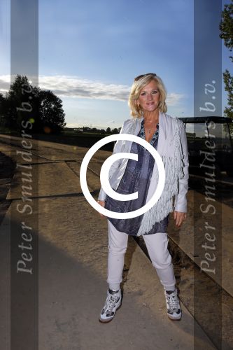 Haarzuilens 27 september 2015
Aktie om bomen te planten gepresenteerd door Beau v Erven Dorens en Angela Groothuizen.
oa Evelyn Struik Trijntje OOsterhuis Nick & Simon Marjan Berk Tineke Schouten Ruud Feltkamp en inge Ipenburg werken mee.