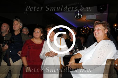 Amsterdam 30 september 2015
Boekpresenatie Joop van Tellingen in Players. Aanwezig Dennis Ria Nathalie en Fender v Tellingen alsmede rest van de familie. Toos v d Valk