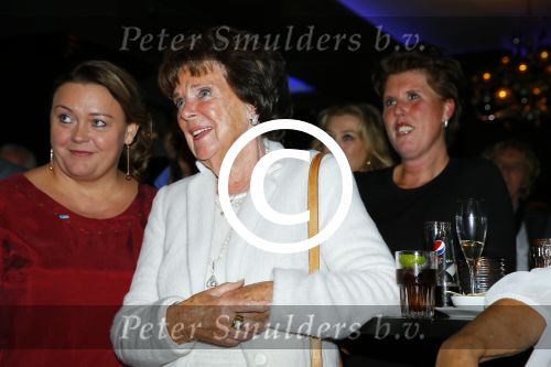 Amsterdam 30 september 2015
Boekpresenatie Joop van Tellingen in Players. Aanwezig Dennis Ria Nathalie en Fender v Tellingen alsmede rest van de familie. Toos v d Valk