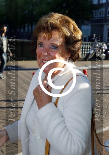 Amsterdam 30 september 2015
Toos v d Valk wordt geintervieuwddoor Edwin Bredius bij boekrpesentatie Joop v Tellingen