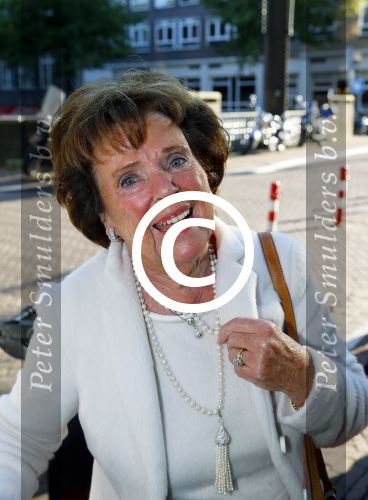 Amsterdam 30 september 2015
Toos v d Valk wordt geintervieuwddoor Edwin Bredius bij boekrpesentatie Joop v Tellingen