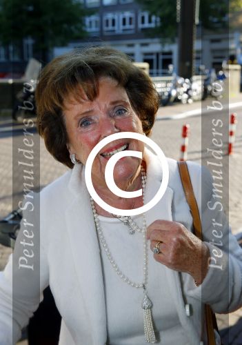 Amsterdam 30 september 2015
Toos v d Valk wordt geintervieuwddoor Edwin Bredius bij boekrpesentatie Joop v Tellingen