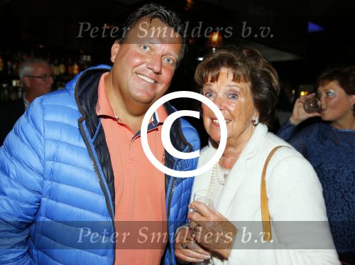 Amsterdam 30 september 2015
Toos v d Valk wordt geintervieuwddoor Edwin Bredius bij boekrpesentatie Joop v Tellingen