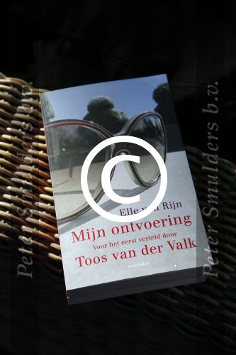 Amsterdam 30 september 2015 
Toos v d Valk haar boek geschreven door Elle v Rijn