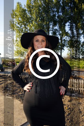 Haarzuilens 27 september 2015
Aktie om bomen te planten gepresenteerd door Beau v Erven Dorens en Angela Groothuizen.
oa Evelyn Struik Trijntje OOsterhuis Nick & Simon Marjan Berk Tineke Schouten Ruud Feltkamp en inge Ipenburg werken mee.