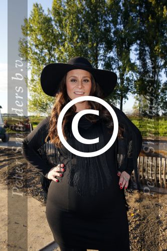 Haarzuilens 27 september 2015
Aktie om bomen te planten gepresenteerd door Beau v Erven Dorens en Angela Groothuizen.
oa Evelyn Struik Trijntje OOsterhuis Nick & Simon Marjan Berk Tineke Schouten Ruud Feltkamp en inge Ipenburg werken mee.