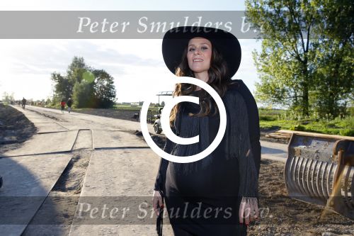 Haarzuilens 27 september 2015
Aktie om bomen te planten gepresenteerd door Beau v Erven Dorens en Angela Groothuizen.
oa Evelyn Struik Trijntje OOsterhuis Nick & Simon Marjan Berk Tineke Schouten Ruud Feltkamp en inge Ipenburg werken mee.