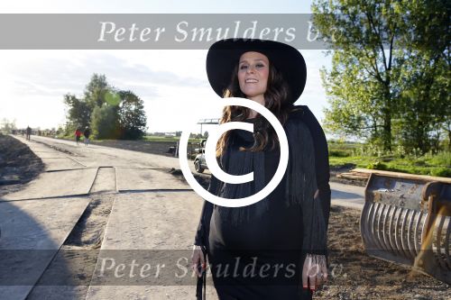 Haarzuilens 27 september 2015
Aktie om bomen te planten gepresenteerd door Beau v Erven Dorens en Angela Groothuizen.
oa Evelyn Struik Trijntje OOsterhuis Nick & Simon Marjan Berk Tineke Schouten Ruud Feltkamp en inge Ipenburg werken mee.