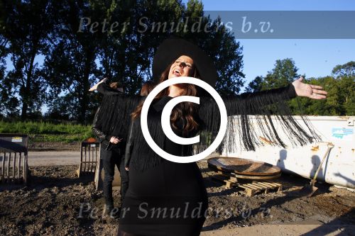 Haarzuilens 27 september 2015
Aktie om bomen te planten gepresenteerd door Beau v Erven Dorens en Angela Groothuizen.
oa Evelyn Struik Trijntje OOsterhuis Nick & Simon Marjan Berk Tineke Schouten Ruud Feltkamp en inge Ipenburg werken mee.