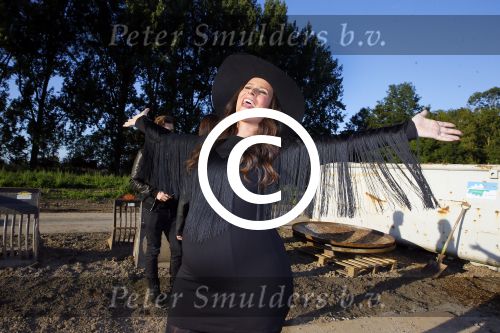 Haarzuilens 27 september 2015
Aktie om bomen te planten gepresenteerd door Beau v Erven Dorens en Angela Groothuizen.
oa Evelyn Struik Trijntje OOsterhuis Nick & Simon Marjan Berk Tineke Schouten Ruud Feltkamp en inge Ipenburg werken mee.